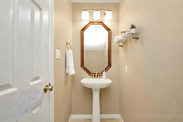 10810 Desert Springs Circle, Houston, TX 77095