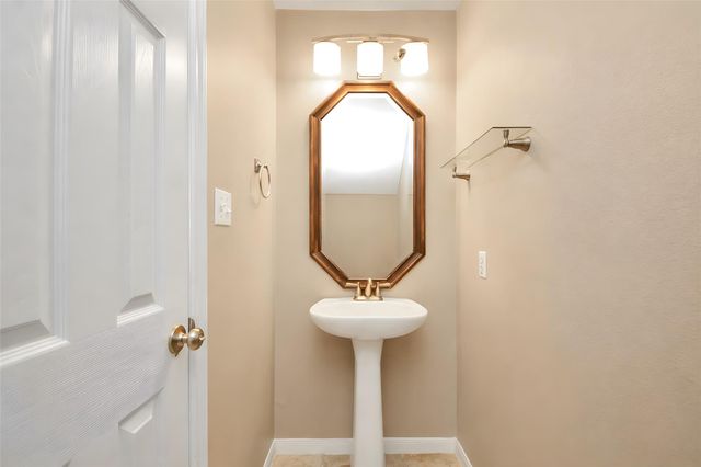 10810 Desert Springs Circle, Houston, TX 77095