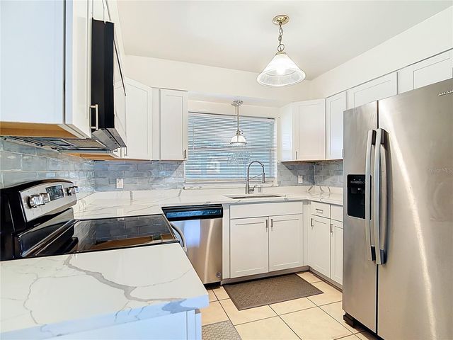 831 HILLSIDE AVE, Lake Wales, FL 33853