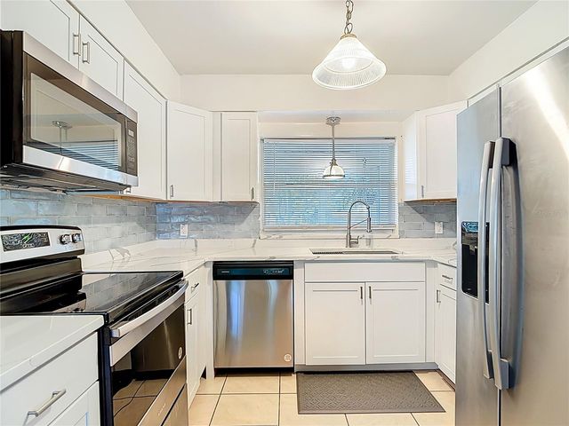 831 HILLSIDE AVE, Lake Wales, FL 33853