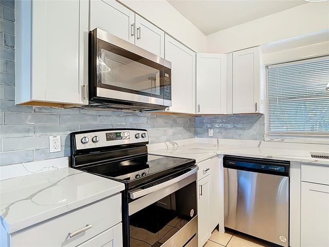 831 HILLSIDE AVE, Lake Wales, FL 33853