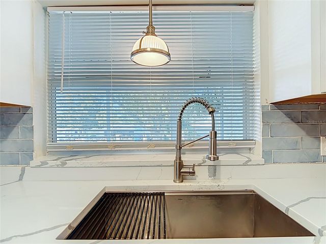 831 HILLSIDE AVE, Lake Wales, FL 33853