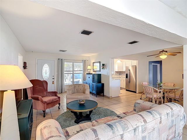 831 HILLSIDE AVE, Lake Wales, FL 33853