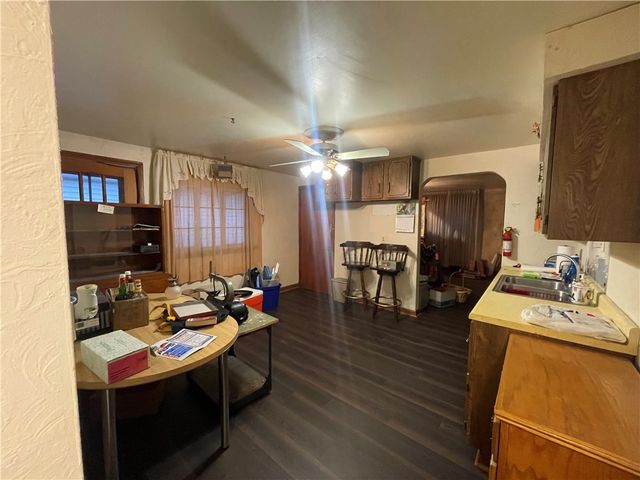 417 N 6th Ave, City Of But Nw, PA 16001