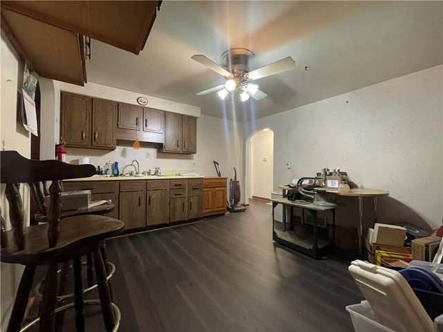 417 N 6th Ave, City Of But Nw, PA 16001