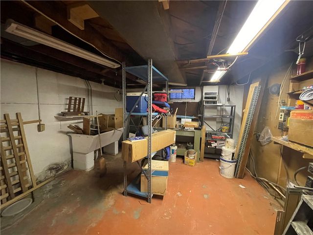 417 N 6th Ave, City Of But Nw, PA 16001