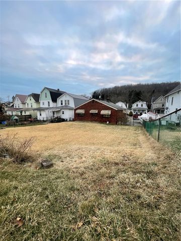 417 N 6th Ave, City Of But Nw, PA 16001