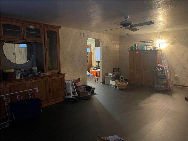 417 N 6th Ave, City Of But Nw, PA 16001