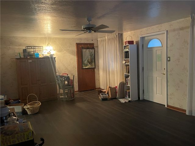 417 N 6th Ave, City Of But Nw, PA 16001