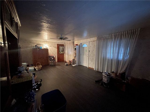 417 N 6th Ave, City Of But Nw, PA 16001