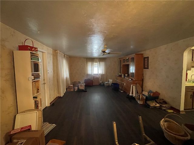 417 N 6th Ave, City Of But Nw, PA 16001