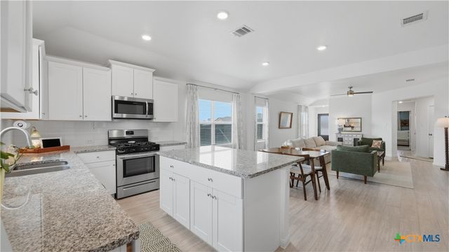 1949 Redstart, New Braunfels, TX 78130