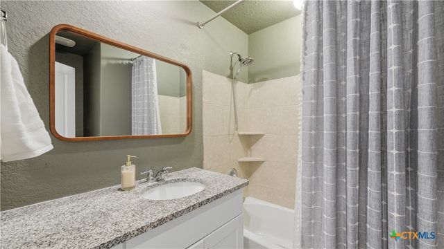 1949 Redstart, New Braunfels, TX 78130