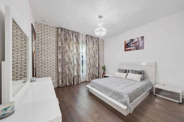 5700 N Sterling Ranch Drive, Davie, FL 33314