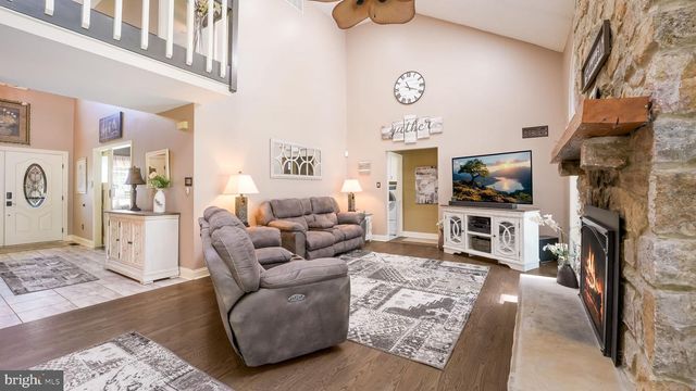 1724 BROOK LN, Jamison, PA 18929