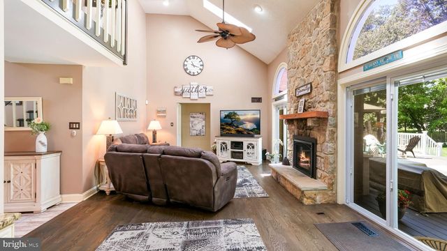 1724 BROOK LN, Jamison, PA 18929