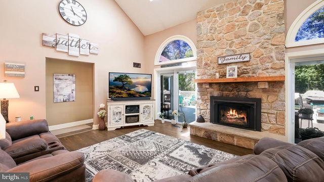 1724 BROOK LN, Jamison, PA 18929