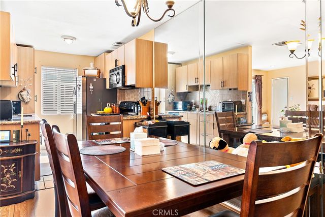 5252 Coldwater Canyon, Sherman Oaks, CA 91401