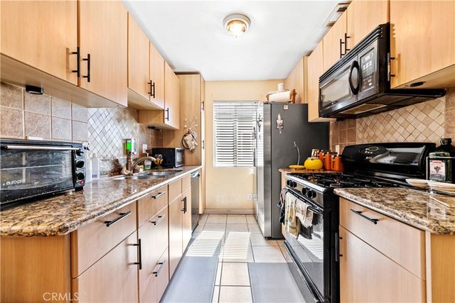5252 Coldwater Canyon, Sherman Oaks, CA 91401