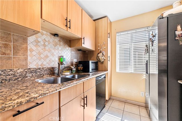 5252 Coldwater Canyon, Sherman Oaks, CA 91401