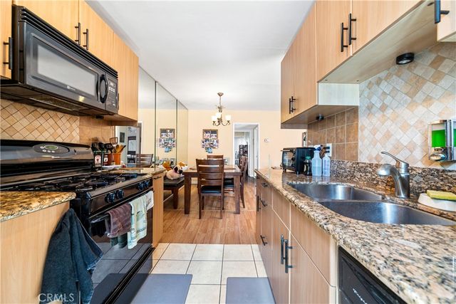 5252 Coldwater Canyon, Sherman Oaks, CA 91401