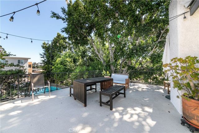 5252 Coldwater Canyon, Sherman Oaks, CA 91401