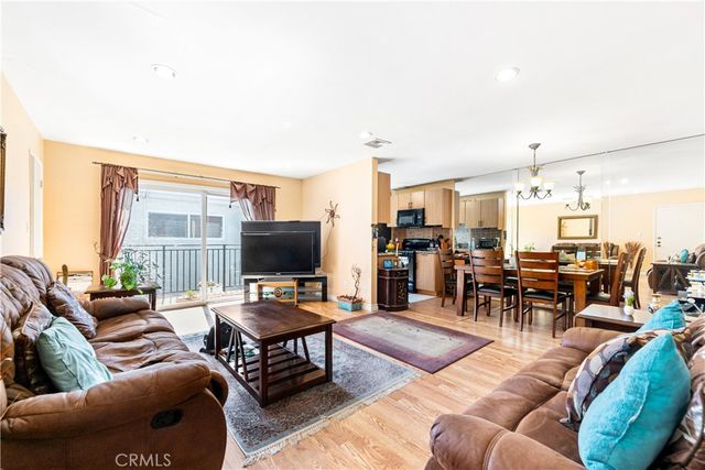 5252 Coldwater Canyon, Sherman Oaks, CA 91401