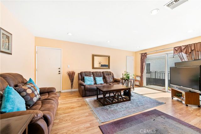 5252 Coldwater Canyon, Sherman Oaks, CA 91401
