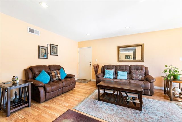 5252 Coldwater Canyon, Sherman Oaks, CA 91401