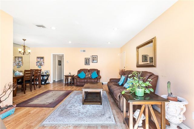 5252 Coldwater Canyon, Sherman Oaks, CA 91401