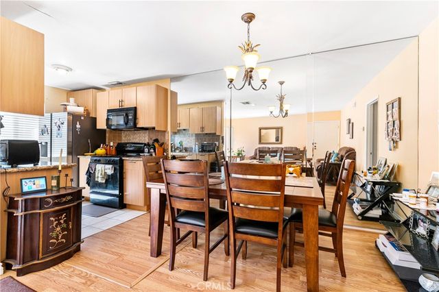 5252 Coldwater Canyon, Sherman Oaks, CA 91401