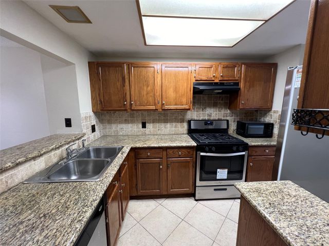 2910 Grants Lake Boulevard 704, Sugar Land, TX 77479