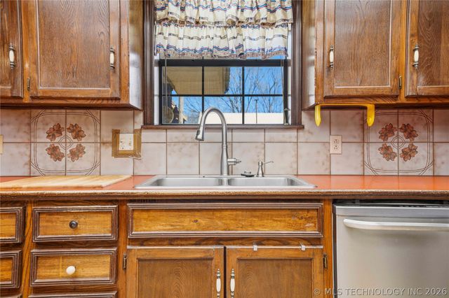 75052 S 288 Road, Wagoner, OK 74467