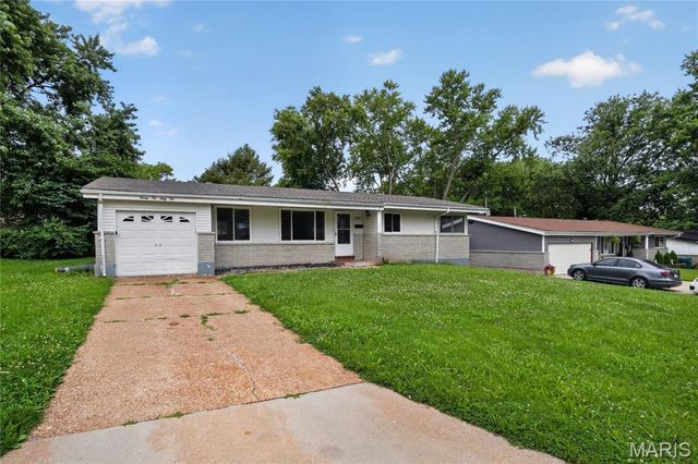 2262 Crandel Drive, St Louis, MO 63136