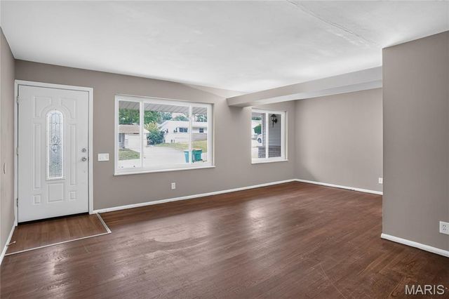 2262 Crandel Drive, St Louis, MO 63136