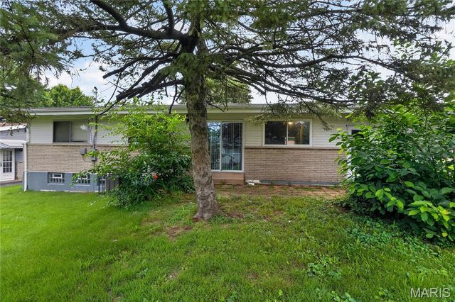 2262 Crandel Drive, St Louis, MO 63136