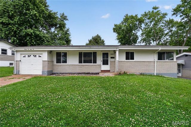 2262 Crandel Drive, St Louis, MO 63136