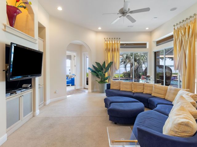 923 Lido Circle, Niceville, FL 32578