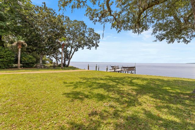 923 Lido Circle, Niceville, FL 32578