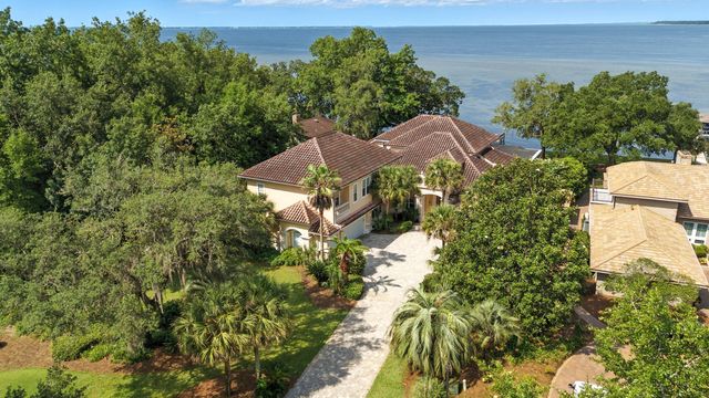 923 Lido Circle, Niceville, FL 32578