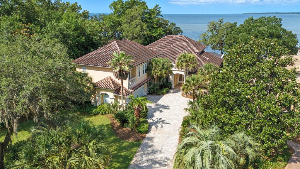 923 Lido Circle, Niceville, FL 32578