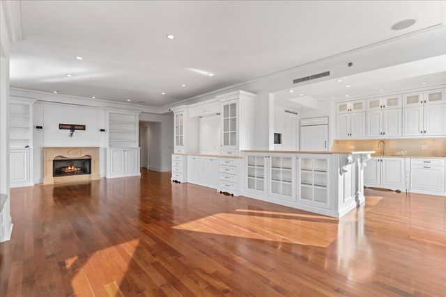 800 N Michigan Avenue 3603, Chicago, IL 60611