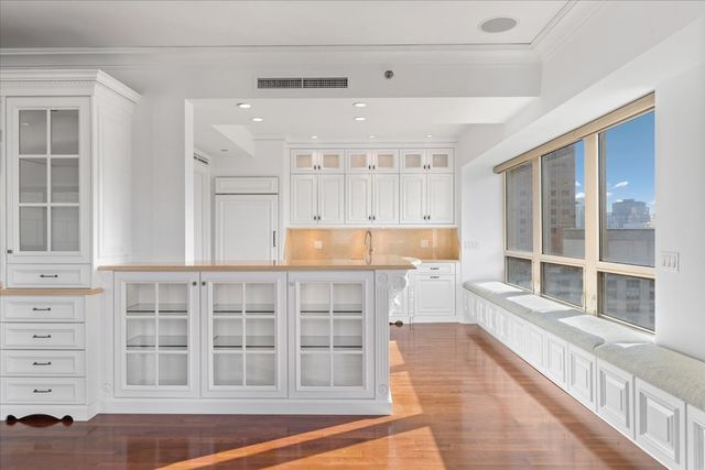 800 N Michigan Avenue 3603, Chicago, IL 60611