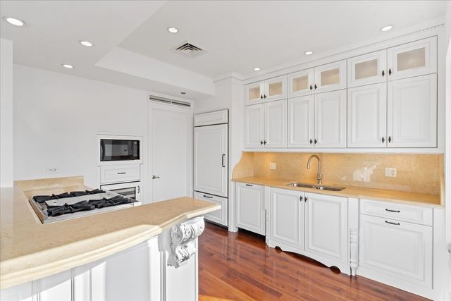 800 N Michigan Avenue 3603, Chicago, IL 60611