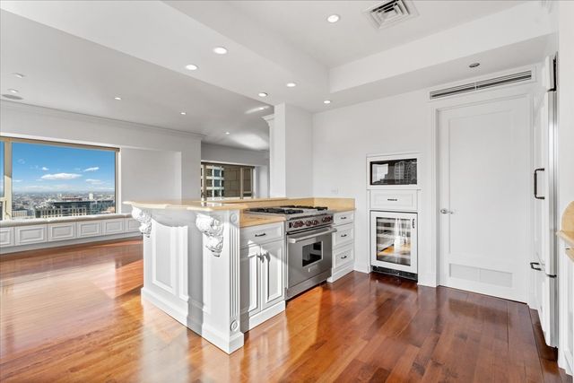 800 N Michigan Avenue 3603, Chicago, IL 60611