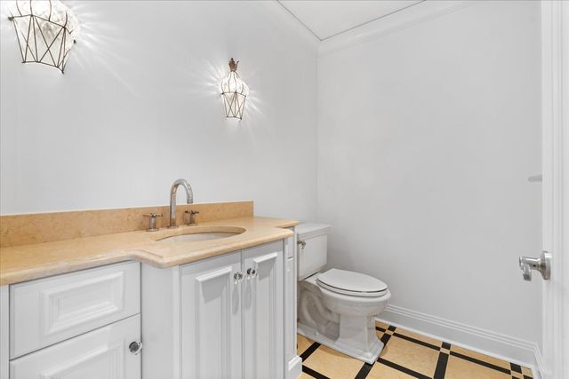 800 N Michigan Avenue 3603, Chicago, IL 60611