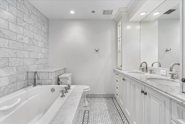 800 N Michigan Avenue 3603, Chicago, IL 60611