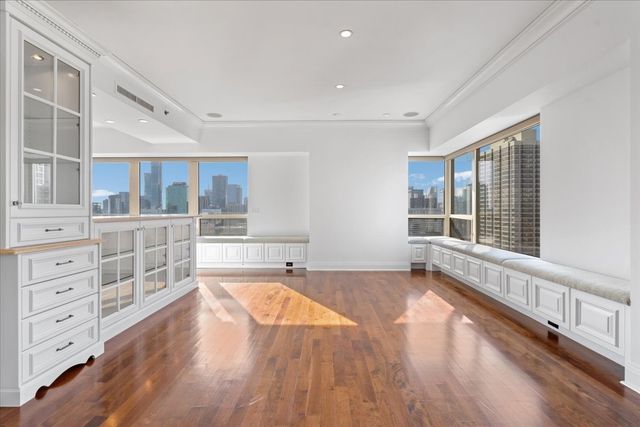 800 N Michigan Avenue 3603, Chicago, IL 60611