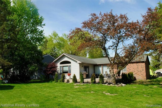 2056 Baywood Drive, Wixom, MI 48393