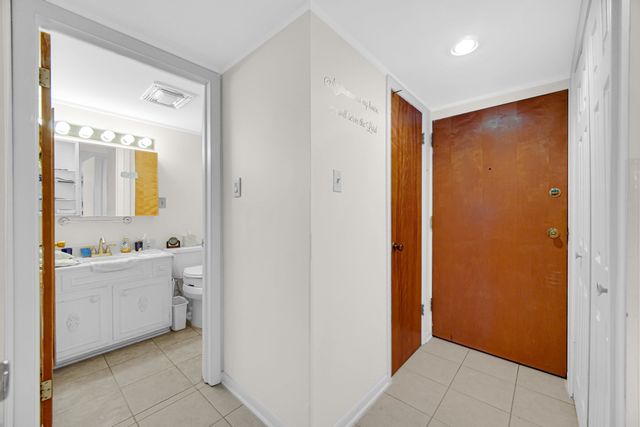 940 Holbrook Road 6A, Homewood, IL 60430